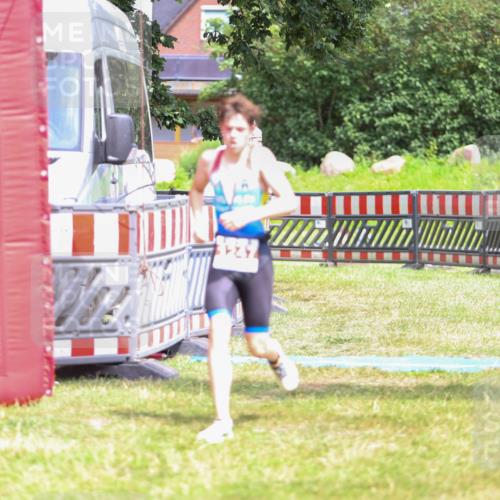 21.06.2026 - 29. Vierlanden-Triathlon Andreas Tolksdorf http://msf.ph/oto/9917107 21.06.2026 15:07:07 Ziel 1247 meine-sportfotos.de
