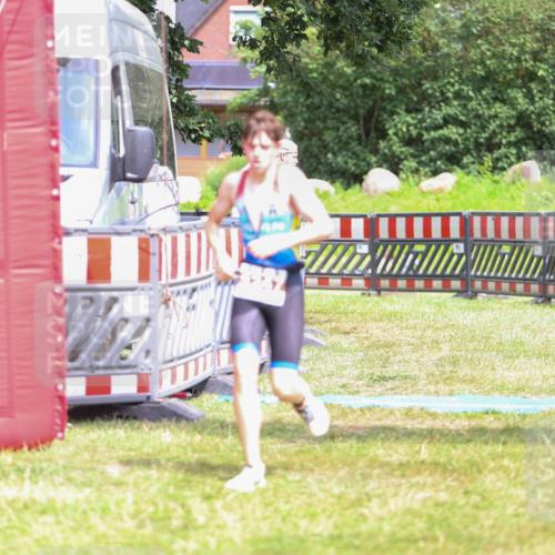 21.06.2026 - 29. Vierlanden-Triathlon Andreas Tolksdorf http://msf.ph/oto/9917108 21.06.2026 15:07:07 Ziel 1247 meine-sportfotos.de