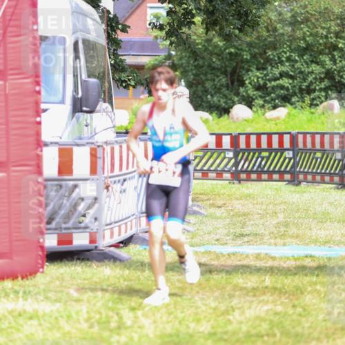 21.06.2026 - 29. Vierlanden-Triathlon Andreas Tolksdorf http://msf.ph/oto/9917109 21.06.2026 15:07:07 Ziel 1247 meine-sportfotos.de
