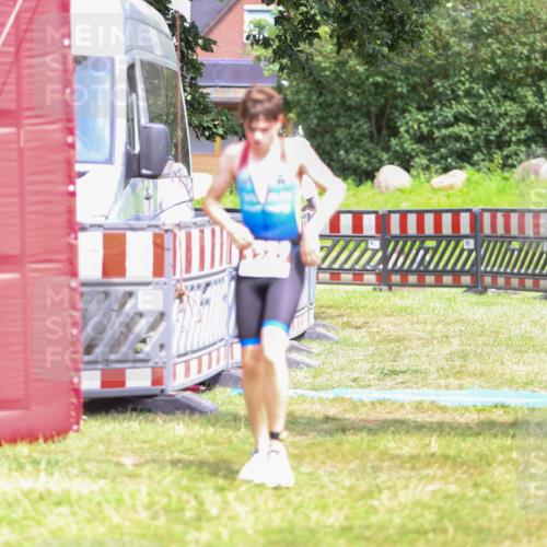 21.06.2026 - 29. Vierlanden-Triathlon Andreas Tolksdorf http://msf.ph/oto/9917111 21.06.2026 15:07:07 Ziel 1247 meine-sportfotos.de