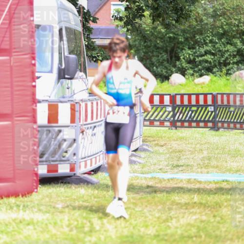 21.06.2026 - 29. Vierlanden-Triathlon Andreas Tolksdorf http://msf.ph/oto/9917112 21.06.2026 15:07:07 Ziel 1247 meine-sportfotos.de