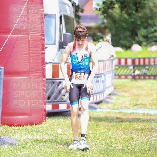 21.06.2026 - 29. Vierlanden-Triathlon Andreas Tolksdorf http://msf.ph/oto/9917113 21.06.2026 15:07:08 Ziel 1247 meine-sportfotos.de