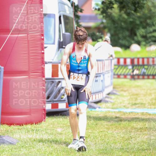 21.06.2026 - 29. Vierlanden-Triathlon Andreas Tolksdorf http://msf.ph/oto/9917115 21.06.2026 15:07:08 Ziel 1247 meine-sportfotos.de