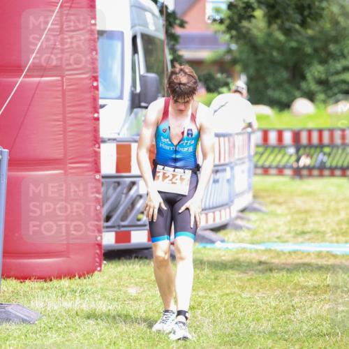21.06.2026 - 29. Vierlanden-Triathlon Andreas Tolksdorf http://msf.ph/oto/9917116 21.06.2026 15:07:08 Ziel 1247 meine-sportfotos.de
