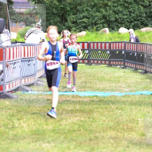 21.06.2026 - 29. Vierlanden-Triathlon Andreas Tolksdorf http://msf.ph/oto/9917136 21.06.2026 15:07:19 Ziel 1296, 1312, 1328 meine-sportfotos.de