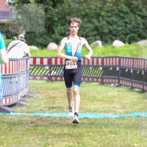 21.06.2026 - 29. Vierlanden-Triathlon Andreas Tolksdorf http://msf.ph/oto/9917166 21.06.2026 15:07:29 Ziel 1251, 1330 meine-sportfotos.de