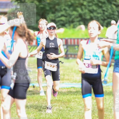 21.06.2026 - 29. Vierlanden-Triathlon Andreas Tolksdorf http://msf.ph/oto/9917222 21.06.2026 15:07:50 Ziel 1272, 1284, 1313, 1333 meine-sportfotos.de