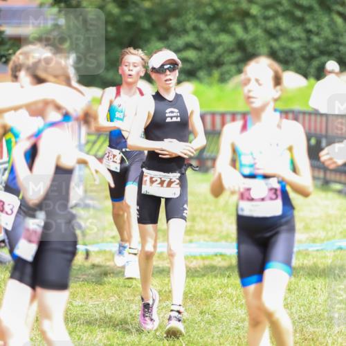 21.06.2026 - 29. Vierlanden-Triathlon Andreas Tolksdorf http://msf.ph/oto/9917227 21.06.2026 15:07:50 Ziel 1272, 1284, 1313, 1333 meine-sportfotos.de