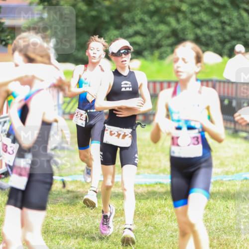 21.06.2026 - 29. Vierlanden-Triathlon Andreas Tolksdorf http://msf.ph/oto/9917228 21.06.2026 15:07:50 Ziel 1272, 1284, 1313, 1333 meine-sportfotos.de