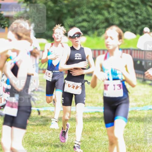 21.06.2026 - 29. Vierlanden-Triathlon Andreas Tolksdorf http://msf.ph/oto/9917229 21.06.2026 15:07:50 Ziel 1272, 1284, 1313, 1333 meine-sportfotos.de