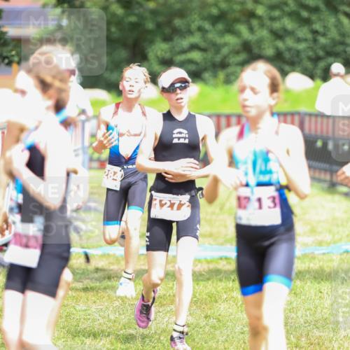 21.06.2026 - 29. Vierlanden-Triathlon Andreas Tolksdorf http://msf.ph/oto/9917230 21.06.2026 15:07:50 Ziel 1272, 1284, 1313, 1333 meine-sportfotos.de