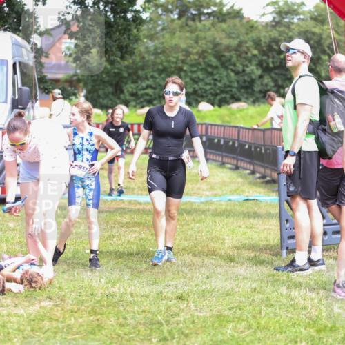 21.06.2026 - 29. Vierlanden-Triathlon Andreas Tolksdorf http://msf.ph/oto/9917264 21.06.2026 15:08:51 Ziel 1231, 1254, 1297 meine-sportfotos.de