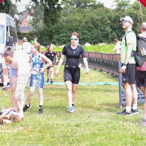 21.06.2026 - 29. Vierlanden-Triathlon Andreas Tolksdorf http://msf.ph/oto/9917265 21.06.2026 15:08:51 Ziel 1231, 1254, 1297 meine-sportfotos.de