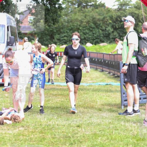 21.06.2026 - 29. Vierlanden-Triathlon Andreas Tolksdorf http://msf.ph/oto/9917266 21.06.2026 15:08:51 Ziel 1231, 1254, 1297 meine-sportfotos.de
