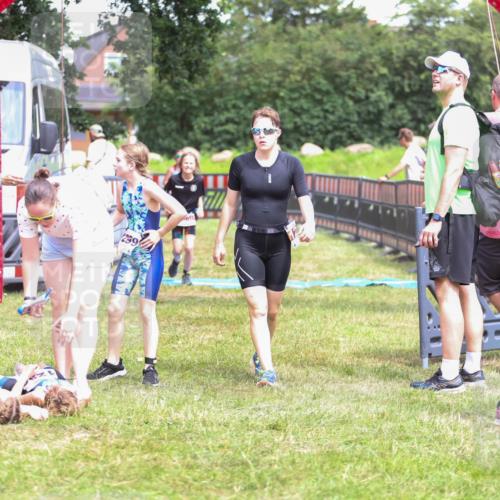 21.06.2026 - 29. Vierlanden-Triathlon Andreas Tolksdorf http://msf.ph/oto/9917269 21.06.2026 15:08:51 Ziel 1231, 1254, 1297 meine-sportfotos.de