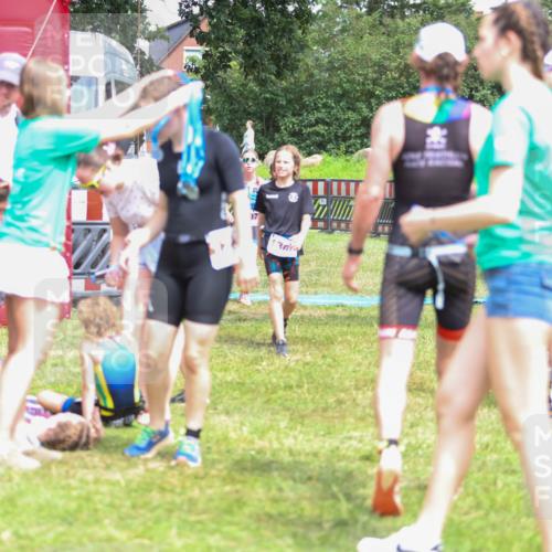 21.06.2026 - 29. Vierlanden-Triathlon Andreas Tolksdorf http://msf.ph/oto/9917273 21.06.2026 15:08:54 Ziel 1254, 1297 meine-sportfotos.de