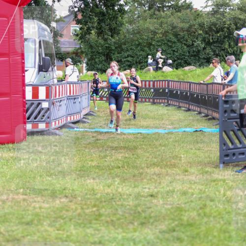 21.06.2026 - 29. Vierlanden-Triathlon Andreas Tolksdorf http://msf.ph/oto/9917313 21.06.2026 15:09:49 Ziel 1293, 1319, 1322 meine-sportfotos.de
