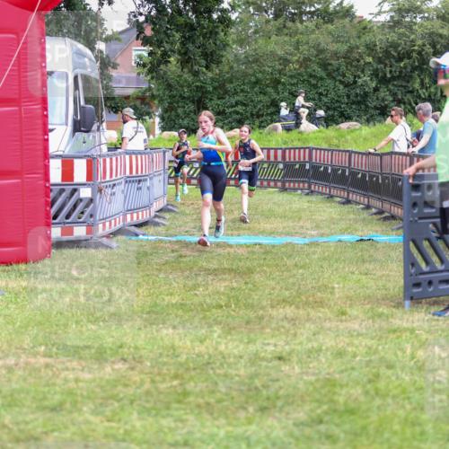 21.06.2026 - 29. Vierlanden-Triathlon Andreas Tolksdorf http://msf.ph/oto/9917315 21.06.2026 15:09:49 Ziel 1293, 1319, 1322 meine-sportfotos.de