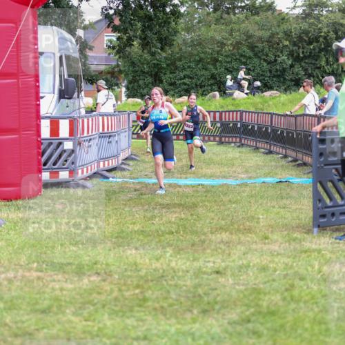 21.06.2026 - 29. Vierlanden-Triathlon Andreas Tolksdorf http://msf.ph/oto/9917318 21.06.2026 15:09:49 Ziel 1293, 1319, 1322 meine-sportfotos.de