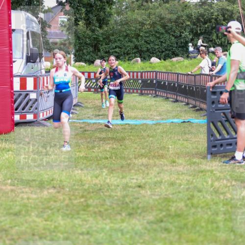 21.06.2026 - 29. Vierlanden-Triathlon Andreas Tolksdorf http://msf.ph/oto/9917323 21.06.2026 15:09:50 Ziel 1293, 1319, 1322 meine-sportfotos.de