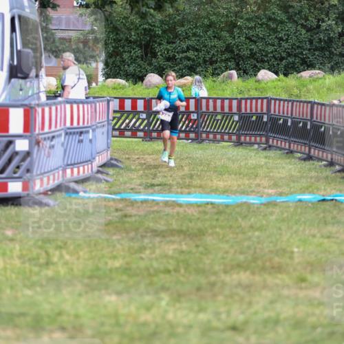 21.06.2026 - 29. Vierlanden-Triathlon Andreas Tolksdorf http://msf.ph/oto/9917331 21.06.2026 15:10:09 Ziel 1282 meine-sportfotos.de