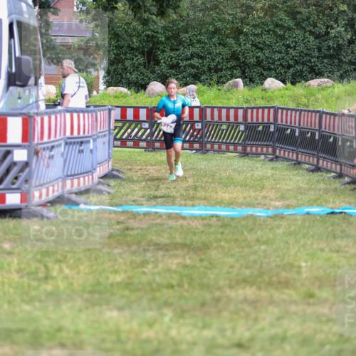 21.06.2026 - 29. Vierlanden-Triathlon Andreas Tolksdorf http://msf.ph/oto/9917338 21.06.2026 15:10:09 Ziel 1282 meine-sportfotos.de