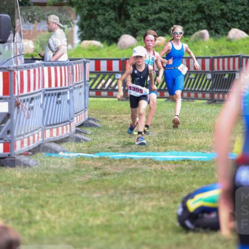 21.06.2026 - 29. Vierlanden-Triathlon Andreas Tolksdorf http://msf.ph/oto/9917401 21.06.2026 15:10:50 Ziel 1233, 1273, 1305, 1311, 1321 meine-sportfotos.de