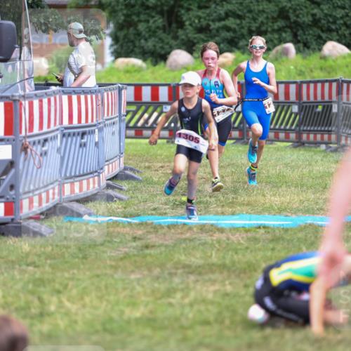 21.06.2026 - 29. Vierlanden-Triathlon Andreas Tolksdorf http://msf.ph/oto/9917405 21.06.2026 15:10:50 Ziel 1233, 1273, 1305, 1311, 1321 meine-sportfotos.de