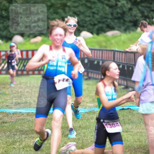 21.06.2026 - 29. Vierlanden-Triathlon Andreas Tolksdorf http://msf.ph/oto/9917423 21.06.2026 15:10:52 Ziel 1233, 1273, 1305, 1311, 1321 meine-sportfotos.de