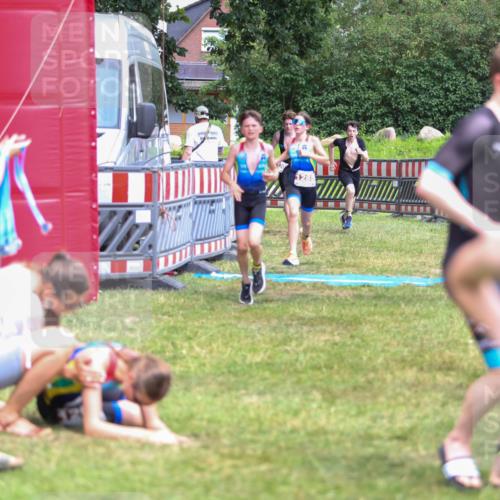 21.06.2026 - 29. Vierlanden-Triathlon Andreas Tolksdorf http://msf.ph/oto/9917440 21.06.2026 15:11:16 Ziel 1230, 1244, 1257, 1275, 1288, 1332 meine-sportfotos.de