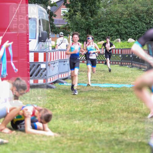 21.06.2026 - 29. Vierlanden-Triathlon Andreas Tolksdorf http://msf.ph/oto/9917442 21.06.2026 15:11:16 Ziel 1230, 1244, 1257, 1275, 1288, 1332 meine-sportfotos.de