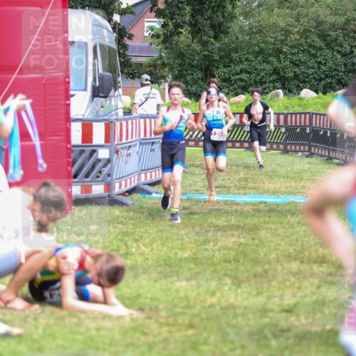 21.06.2026 - 29. Vierlanden-Triathlon Andreas Tolksdorf http://msf.ph/oto/9917444 21.06.2026 15:11:16 Ziel 1230, 1244, 1257, 1275, 1288, 1332 meine-sportfotos.de