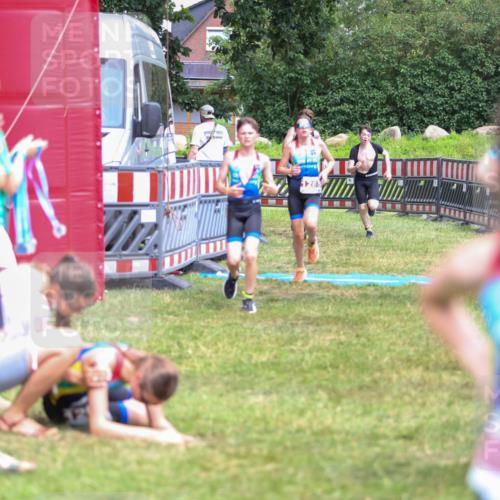 21.06.2026 - 29. Vierlanden-Triathlon Andreas Tolksdorf http://msf.ph/oto/9917445 21.06.2026 15:11:16 Ziel 1230, 1244, 1257, 1275, 1288, 1332 meine-sportfotos.de