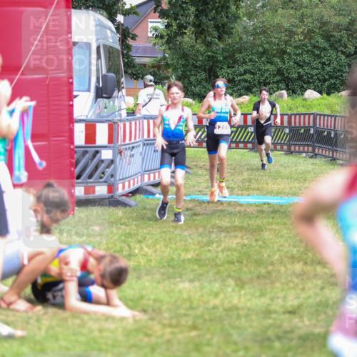 21.06.2026 - 29. Vierlanden-Triathlon Andreas Tolksdorf http://msf.ph/oto/9917446 21.06.2026 15:11:16 Ziel 1230, 1244, 1257, 1275, 1288, 1332 meine-sportfotos.de