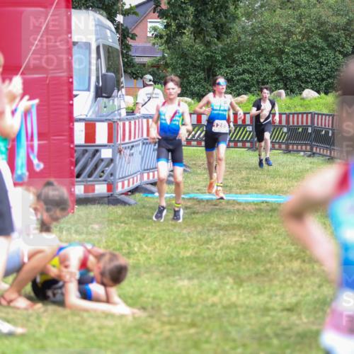 21.06.2026 - 29. Vierlanden-Triathlon Andreas Tolksdorf http://msf.ph/oto/9917447 21.06.2026 15:11:16 Ziel 1230, 1244, 1257, 1275, 1288, 1332 meine-sportfotos.de