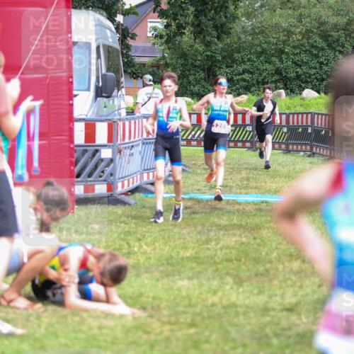 21.06.2026 - 29. Vierlanden-Triathlon Andreas Tolksdorf http://msf.ph/oto/9917448 21.06.2026 15:11:16 Ziel 1230, 1244, 1257, 1275, 1288, 1332 meine-sportfotos.de