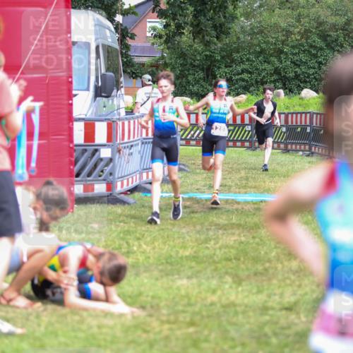 21.06.2026 - 29. Vierlanden-Triathlon Andreas Tolksdorf http://msf.ph/oto/9917449 21.06.2026 15:11:16 Ziel 1230, 1244, 1257, 1275, 1288, 1332 meine-sportfotos.de