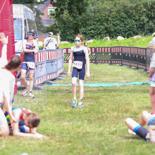 21.06.2026 - 29. Vierlanden-Triathlon Andreas Tolksdorf http://msf.ph/oto/9917469 21.06.2026 15:11:28 Ziel 1275, 1317, 1332 meine-sportfotos.de