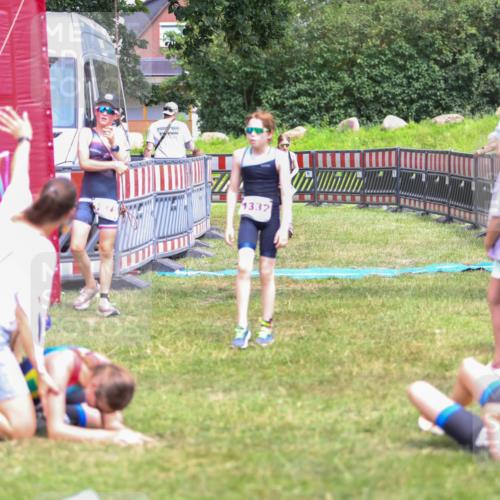 21.06.2026 - 29. Vierlanden-Triathlon Andreas Tolksdorf http://msf.ph/oto/9917470 21.06.2026 15:11:28 Ziel 1275, 1317, 1332 meine-sportfotos.de