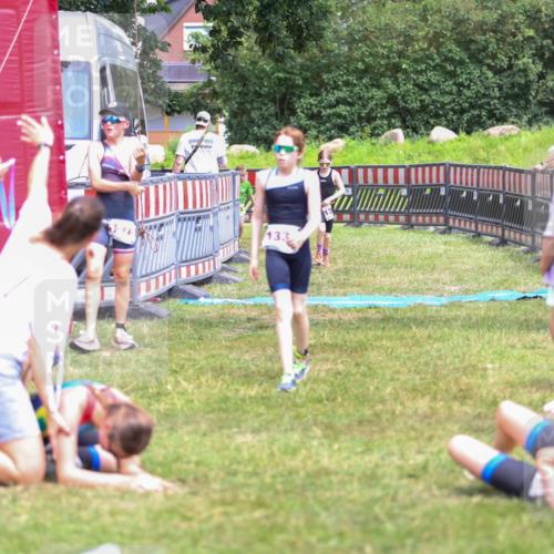 21.06.2026 - 29. Vierlanden-Triathlon Andreas Tolksdorf http://msf.ph/oto/9917475 21.06.2026 15:11:29 Ziel 1275, 1317, 1332 meine-sportfotos.de