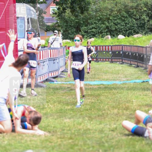 21.06.2026 - 29. Vierlanden-Triathlon Andreas Tolksdorf http://msf.ph/oto/9917476 21.06.2026 15:11:29 Ziel 1275, 1317, 1332 meine-sportfotos.de