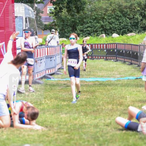 21.06.2026 - 29. Vierlanden-Triathlon Andreas Tolksdorf http://msf.ph/oto/9917477 21.06.2026 15:11:29 Ziel 1275, 1317, 1332 meine-sportfotos.de