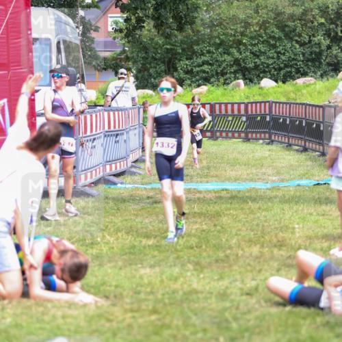 21.06.2026 - 29. Vierlanden-Triathlon Andreas Tolksdorf http://msf.ph/oto/9917478 21.06.2026 15:11:29 Ziel 1275, 1317, 1332 meine-sportfotos.de