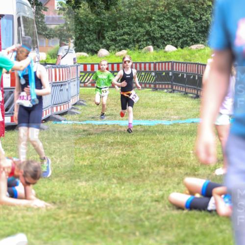 21.06.2026 - 29. Vierlanden-Triathlon Andreas Tolksdorf http://msf.ph/oto/9917479 21.06.2026 15:11:31 Ziel 1275, 1317, 1332 meine-sportfotos.de