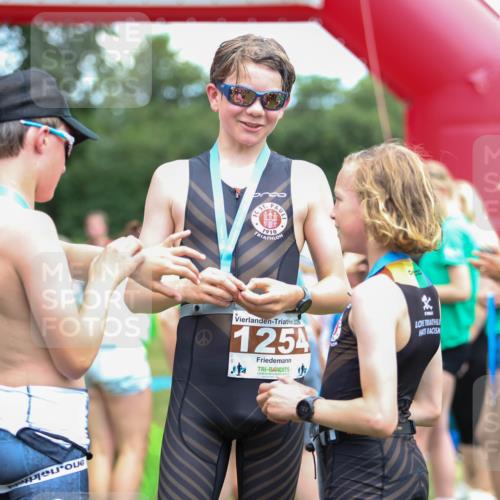 21.06.2026 - 29. Vierlanden-Triathlon Andreas Tolksdorf http://msf.ph/oto/9917492 21.06.2026 15:11:57 Ziel 1232, 1303 meine-sportfotos.de