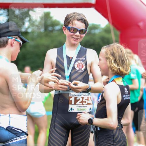 21.06.2026 - 29. Vierlanden-Triathlon Andreas Tolksdorf http://msf.ph/oto/9917496 21.06.2026 15:11:57 Ziel 1232, 1303 meine-sportfotos.de