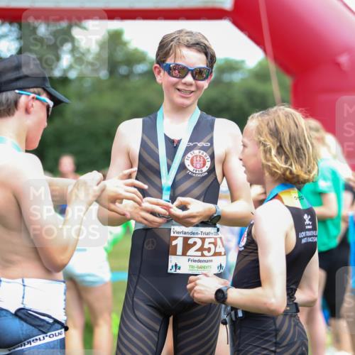 21.06.2026 - 29. Vierlanden-Triathlon Andreas Tolksdorf http://msf.ph/oto/9917498 21.06.2026 15:11:57 Ziel 1232, 1303 meine-sportfotos.de