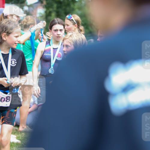 21.06.2026 - 29. Vierlanden-Triathlon Andreas Tolksdorf http://msf.ph/oto/9917529 21.06.2026 15:13:03 Ziel 1249, 1260, 1290, 1318 meine-sportfotos.de