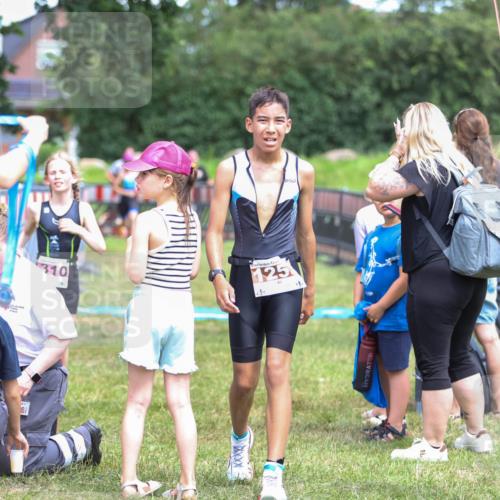 21.06.2026 - 29. Vierlanden-Triathlon Andreas Tolksdorf http://msf.ph/oto/9917579 21.06.2026 15:13:35 Ziel 1261, 1306, 1310 meine-sportfotos.de