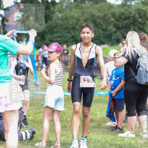 21.06.2026 - 29. Vierlanden-Triathlon Andreas Tolksdorf http://msf.ph/oto/9917586 21.06.2026 15:13:35 Ziel 1261, 1306, 1310 meine-sportfotos.de